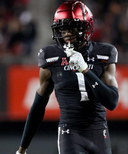 Ahmad Gardner Cincinnati Bearcats action shot